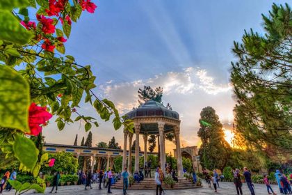 Tourists of Hafeziya, photo source: Google Map, photographer: Hamid Khoshdel