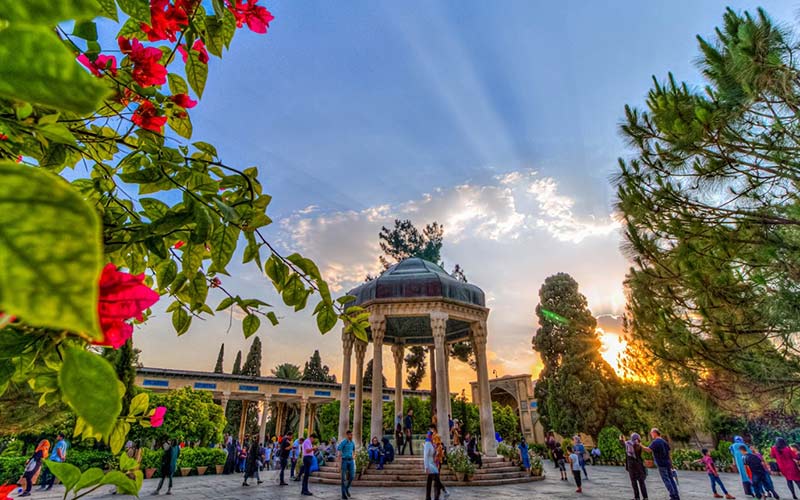 Tourists of Hafeziya, photo source: Google Map, photographer: Hamid Khoshdel