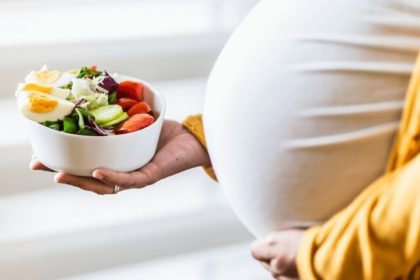 Nutrition in the first month of pregnancy for the beauty of the fetus