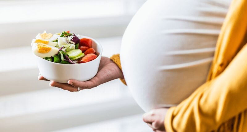 Nutrition in the first month of pregnancy for the beauty of the fetus
