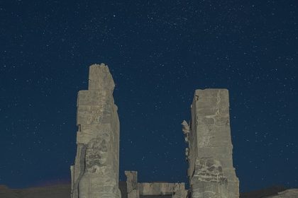 The structures of Persepolis at night, photo source: @daaaniiaaal Instagram, photographer: Daniyal Paimard