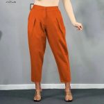 Teaching the types of matching shoes with pants in the fashion magazine