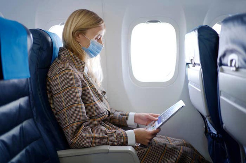 Use of masks in the airport and on the plane