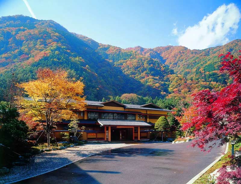 Entrance of Nishiyama Onsen Kyonkan Hotel in autumn; Photo Source: Times of India, Photographer: Unknown