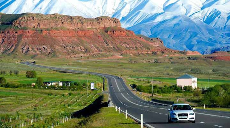 Land trip to Baku by car; Photo source: holidaymonk.com. Photographer: Unknown