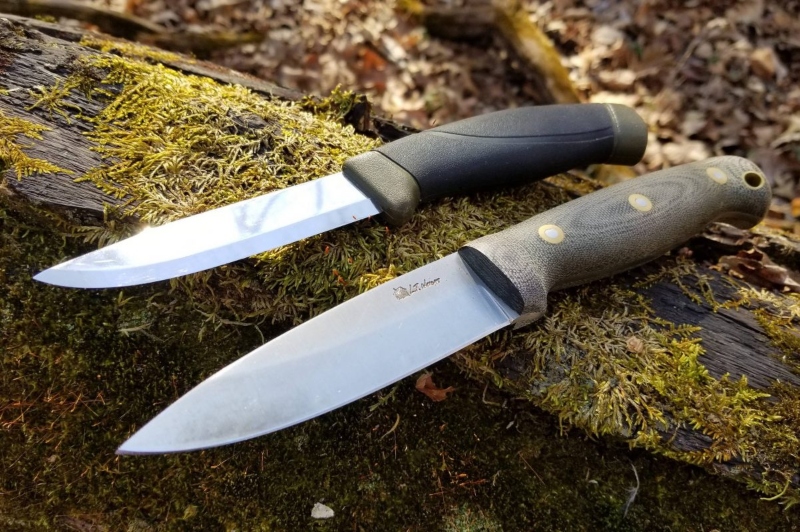 Bushcraft travel knife; Photo source: chicusknives.com. Photographer: Unknown