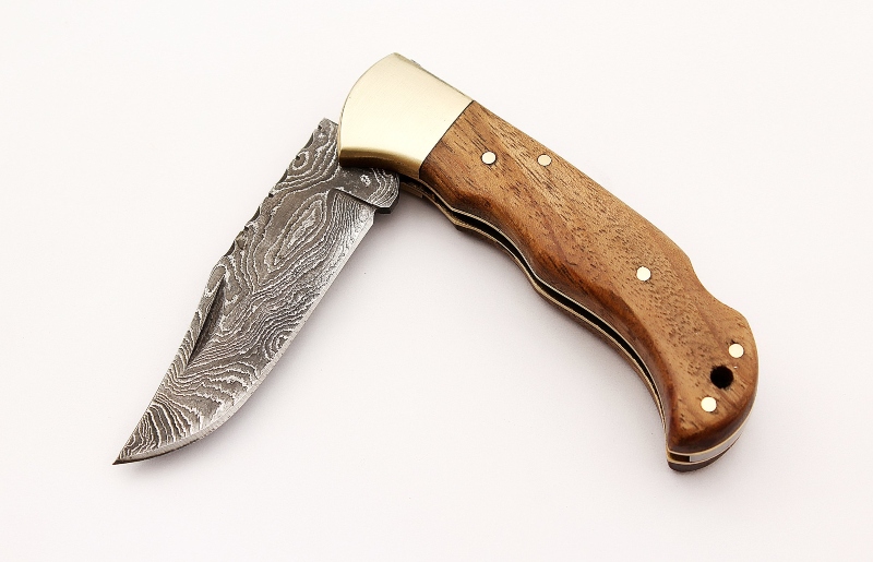 folding travel knife; Photo source: amazon.com. Photographer: Unknown