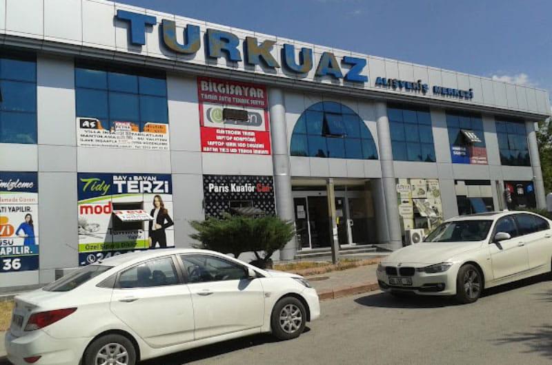 The entrance to Turquoise One shopping center