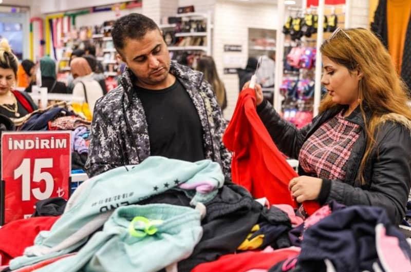 Buying clothes at the auction of shops in the city of Van