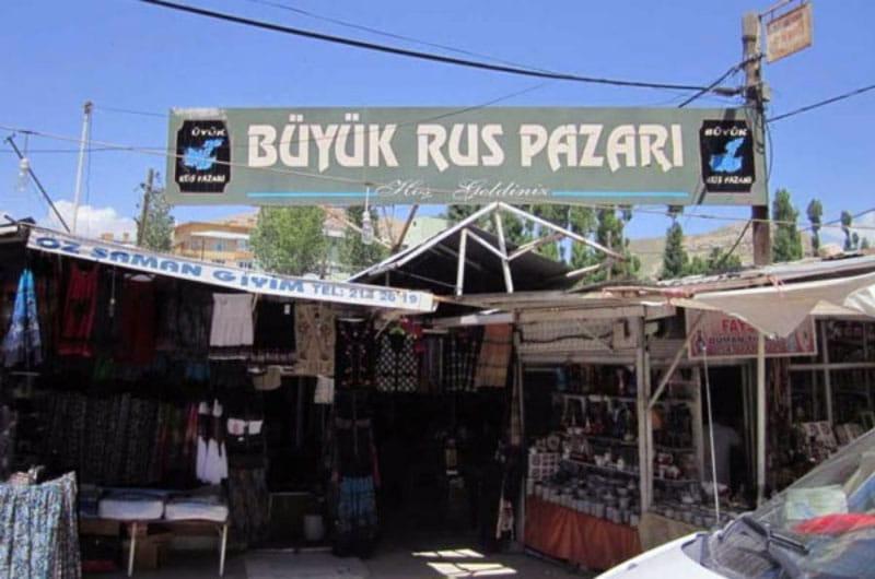 The entrance to the Russian market in the city of Van, Türkiye