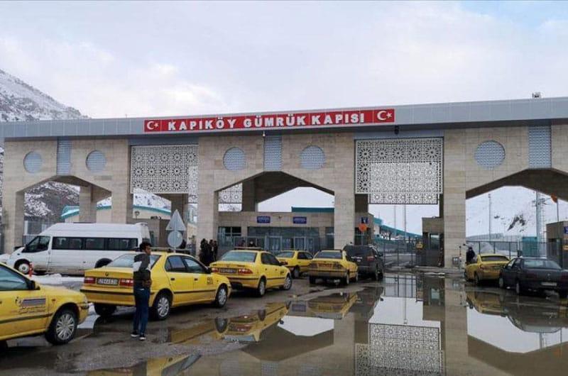 Taxis on the border of Iran and Turkey