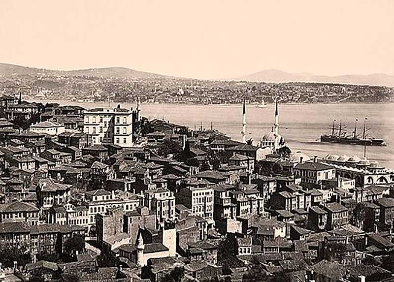 Old city of Istanbul; Photo Source: Pinterest; Name of the photographer: unknown
