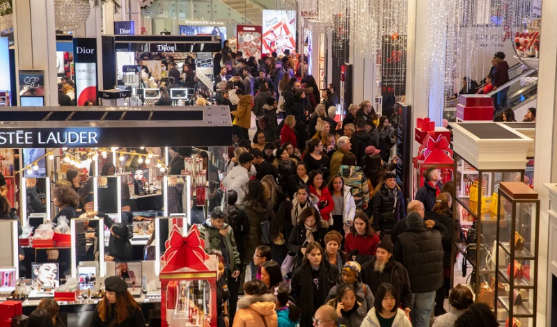 People shopping in Black Friday auction