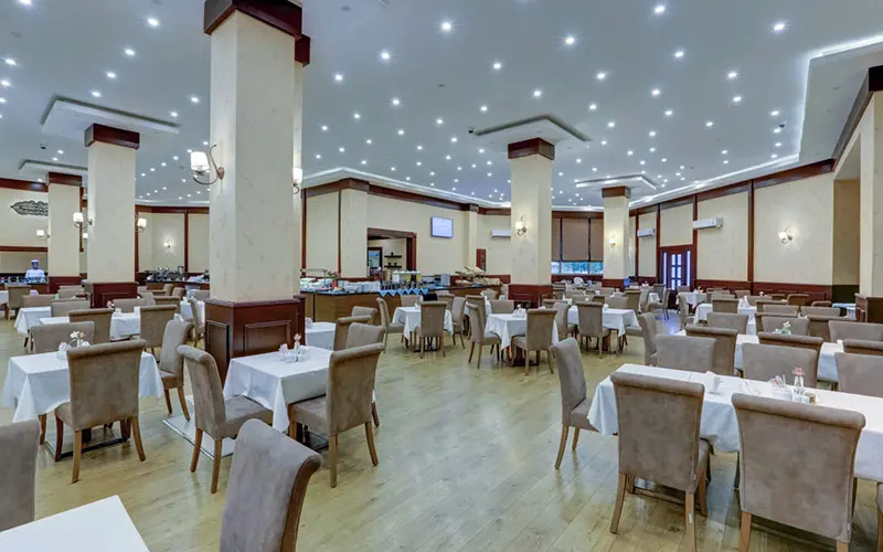 The interior of Shaygan Kish Hotel restaurant, photo source: shayganhotel.ir, photographer: unknown