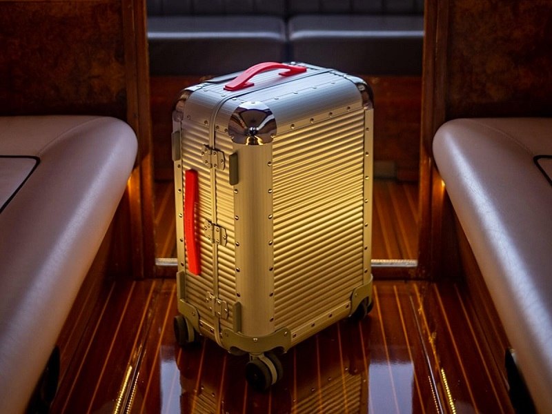 aluminum luggage; Photo source Manofmany.com. Unknown photographer