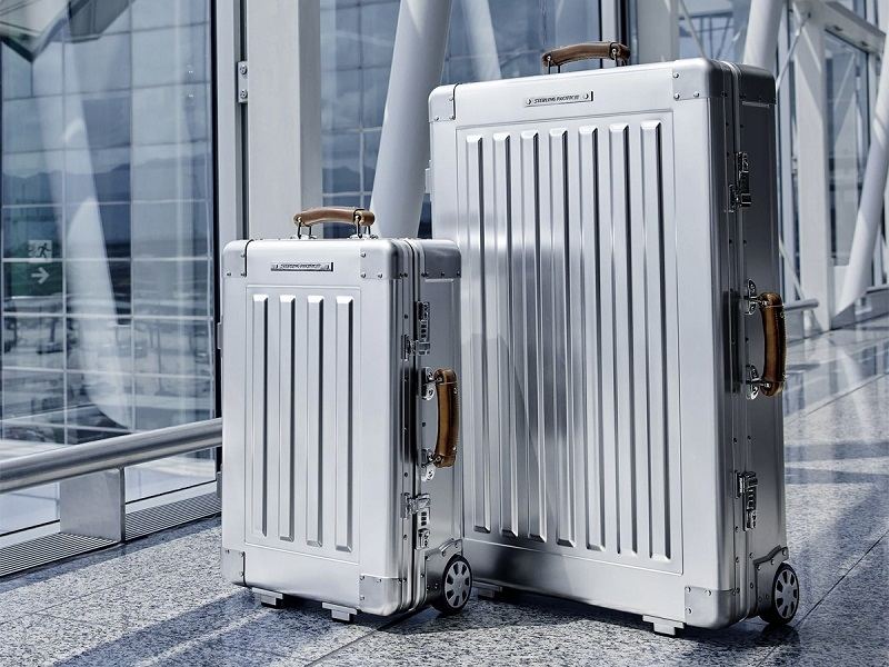 impact resistant luggage; Photo source Manofmany.com. Unknown photographer