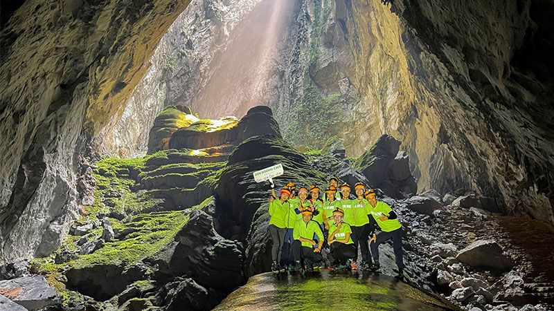 A general look at Sun Dong; The largest cave in the world