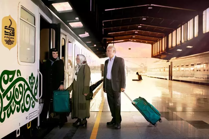 Passengers entering the Fadak train carriage