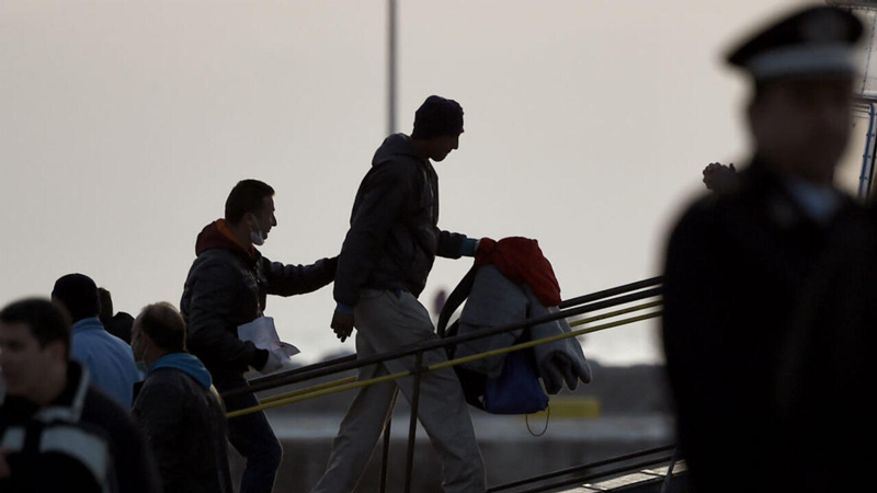 Deportation of passengers by the Turkish police; Photo source: <a href=