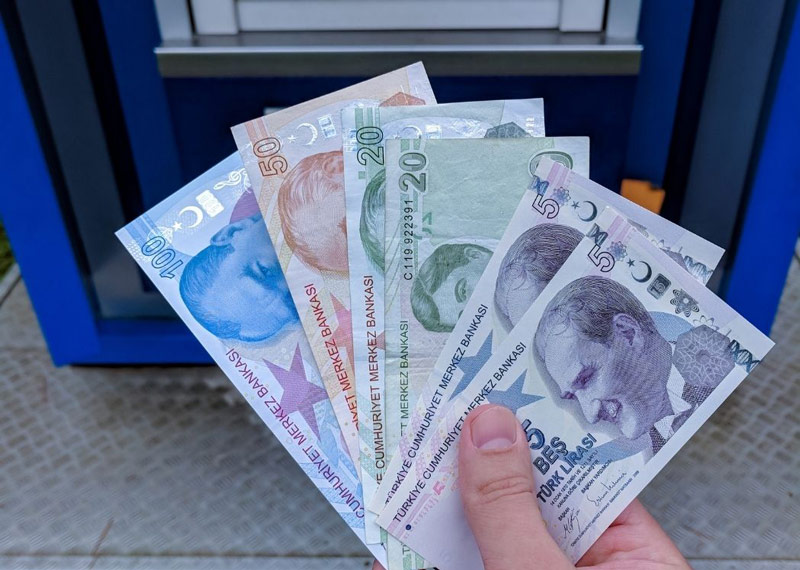 Turkish lira banknotes; Photo Source: Istanbul Tourist Pass, Photographer: Unknown