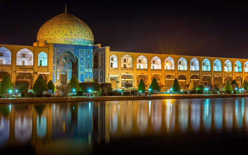 Naqsh Jahan Square at night, photo source: irangashttour.com, photographer: unknown