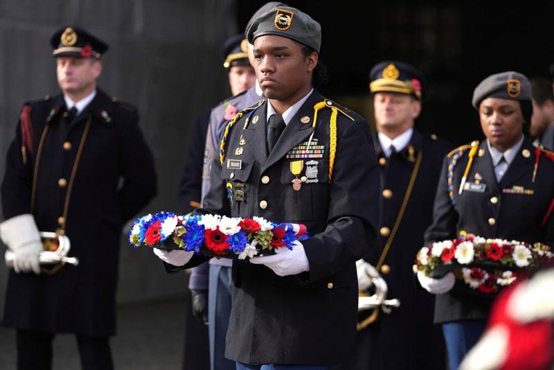 Laying wreaths at Armistice Day ceremony by Belgian military personnel; Photographer: Virginia Mayo 