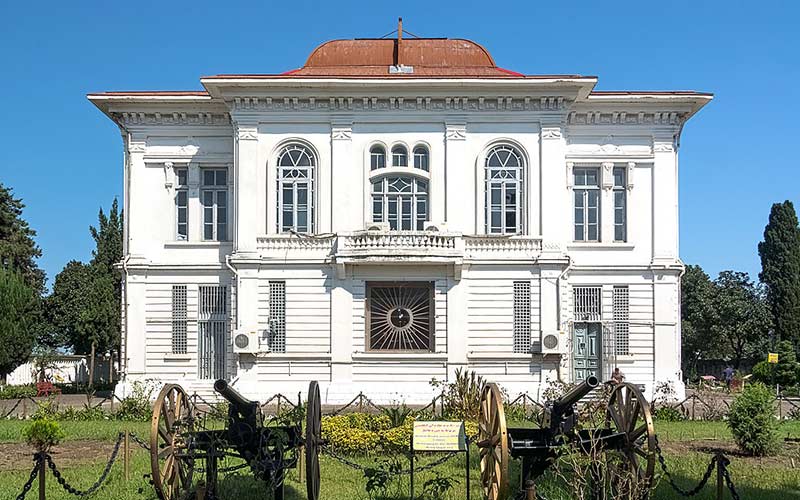 The exterior of Anzali Military Museum Palace, photo source: Wikipedia, photographer: MReza Zarei