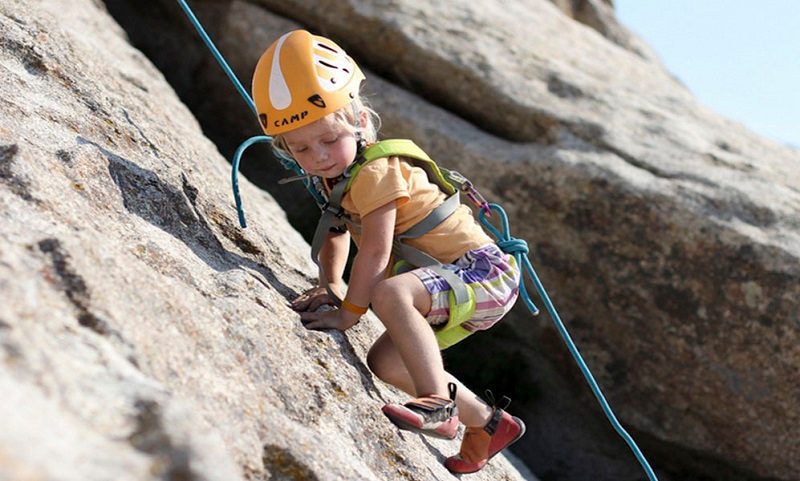 rock climbing child with a helmet; Photo source nininama.com website. Unknown photographer
