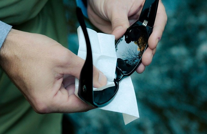 cleaning sunglasses while traveling; Photo source: ginkandgasoline.com website. Photographer: Unknown