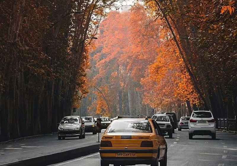 Valiasr street in autumn. Photo source: Wikimedia, photographer: biotehran