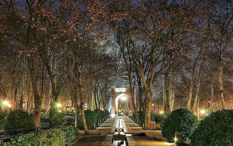 Iranian garden in autumn. Photo source: Google Map, photographer: Amin Nemati