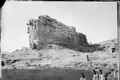 Izadkhasht Castle in the Qajar period, photo by Antoine Sorogin