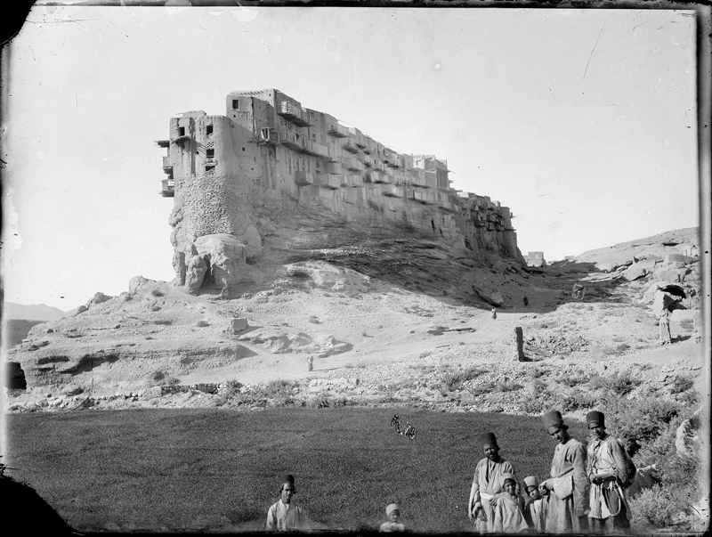Izadkhasht Castle in the Qajar period, photo by Antoine Sorogin