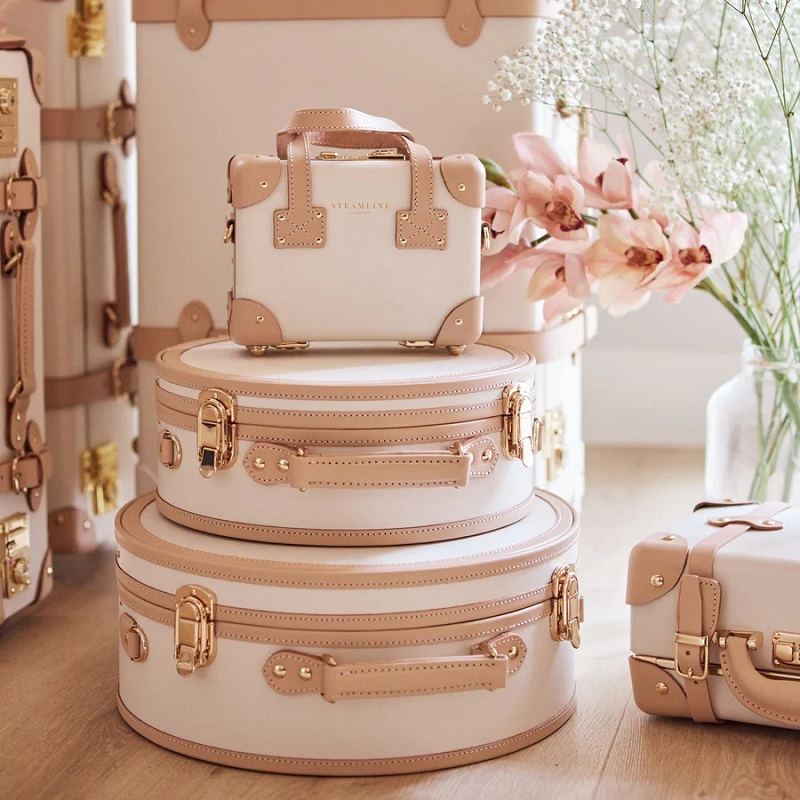 luxury and brand luggage; Photo source Steamlineluggage.com. Unknown photographer