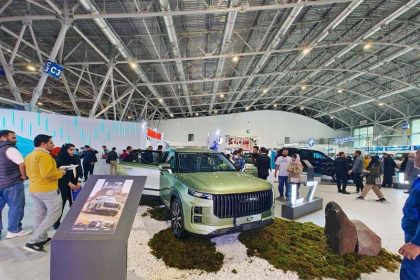 Reportage of Isfahan people's desire to visit the Lucano stand