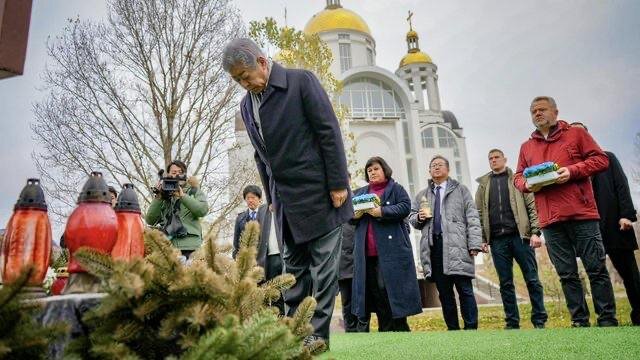 Japan's foreign minister's visit to Kyiv