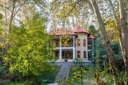 Saadabad collection in autumn, photo source: Google Map, photographer: unknown