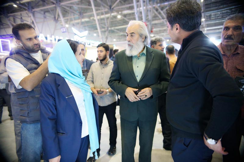 The report of the country's classic actor was present at the Lucano booth