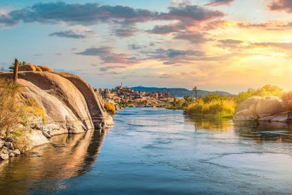Banks of the Nile River. Source: tamborcruise., photographer: unknown