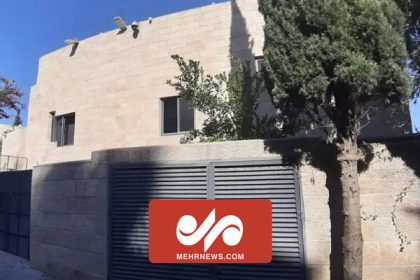 The moment of throwing 2 lights at Netanyahu's house