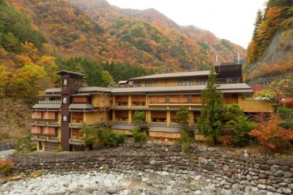 Japan's Nishiyama Onsen Kyunkan Hotel in autumn; Photo Source: Nice News, Photographer: Unknown