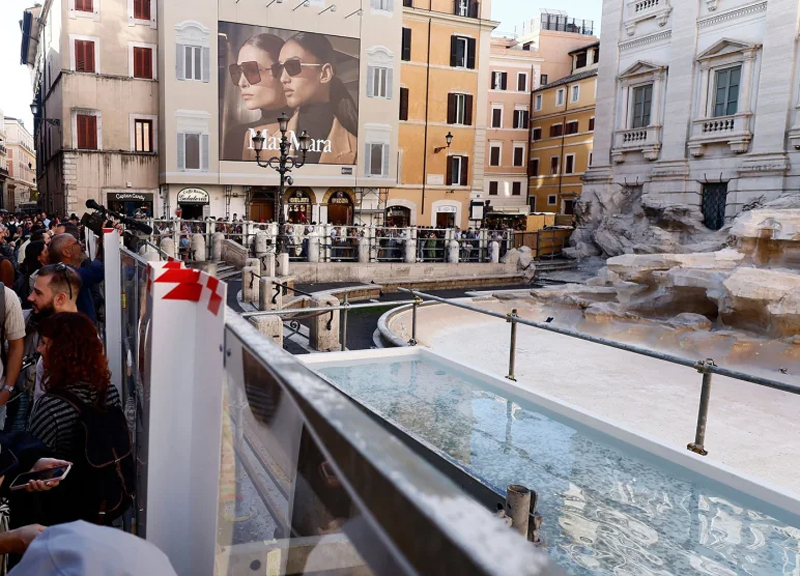 Temporary pool for throwing coins in the fountain of Troy, Italy