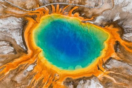 Large prismatic fountain, source: space, photographer: Peter Adams