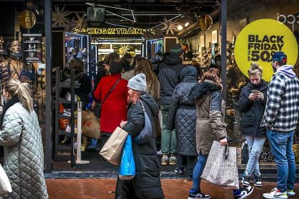People in Black Friday shopping; Photo source: deondernemer.nl; Photographer: Unknown