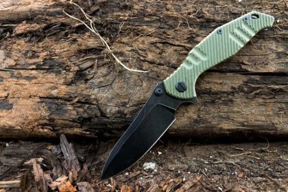 A travel knife suitable for preparing firewood; Photo source: wanderingprivateer.com. Photographer: Unknown