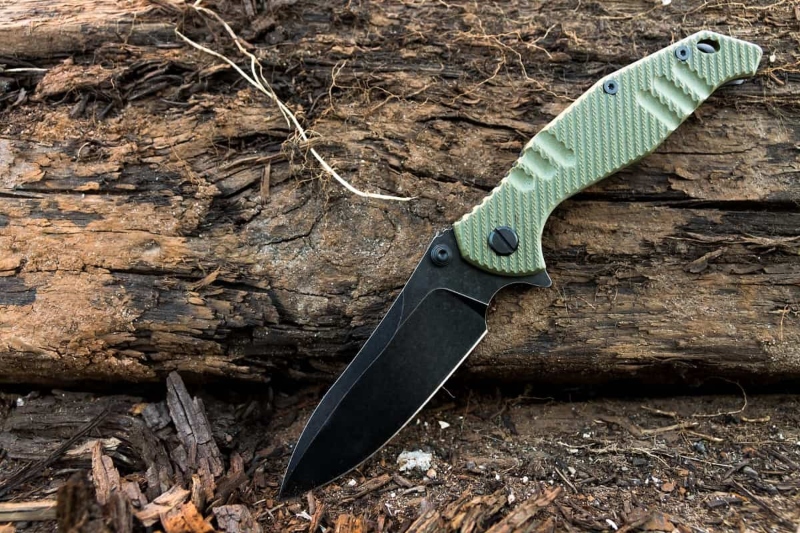 A travel knife suitable for preparing firewood; Photo source: wanderingprivateer.com. Photographer: Unknown