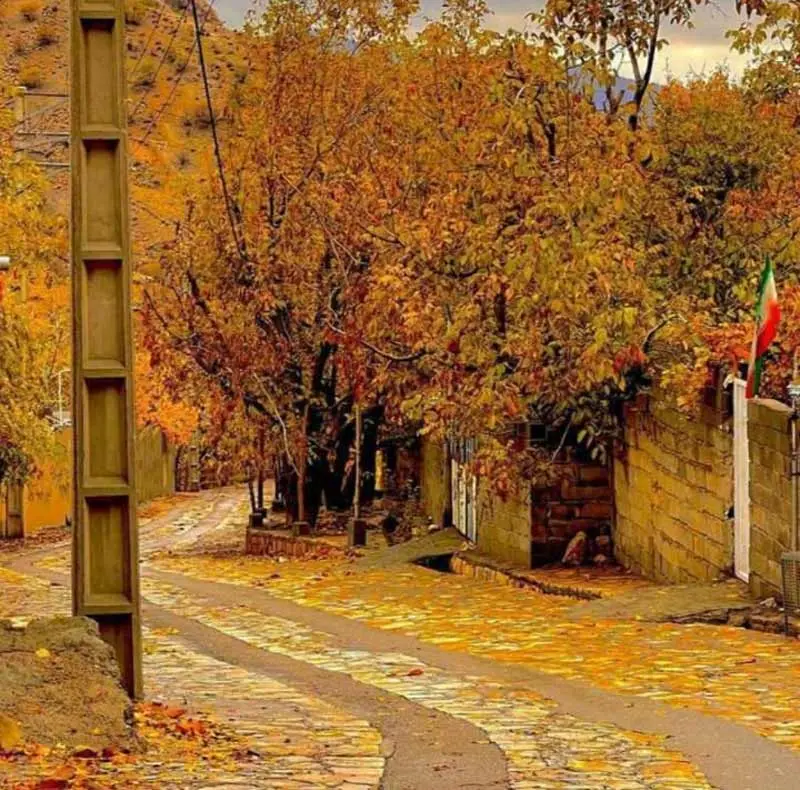 Tulab village alley in Ilam in autumn; Photo source: wall, photographer: unknown