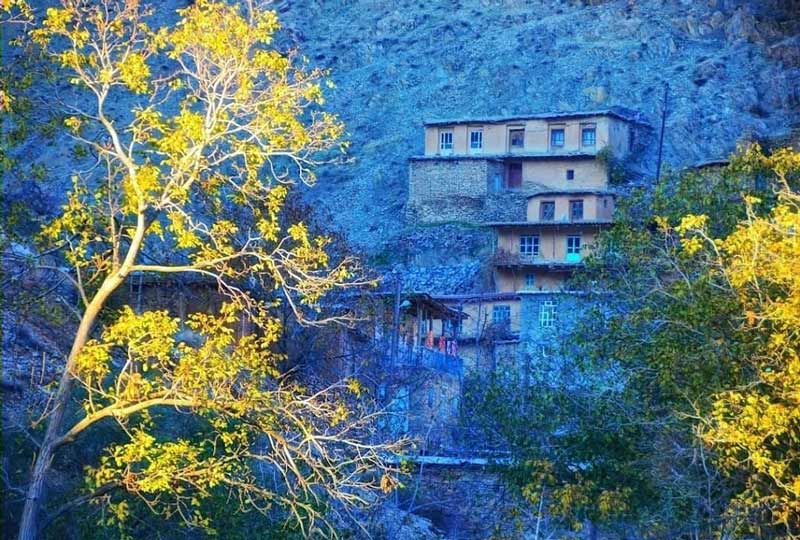 Trees and houses of the village of Turiyur, Kurdistan; Photo source: Google Maps, photographer: Maziar Mimanam