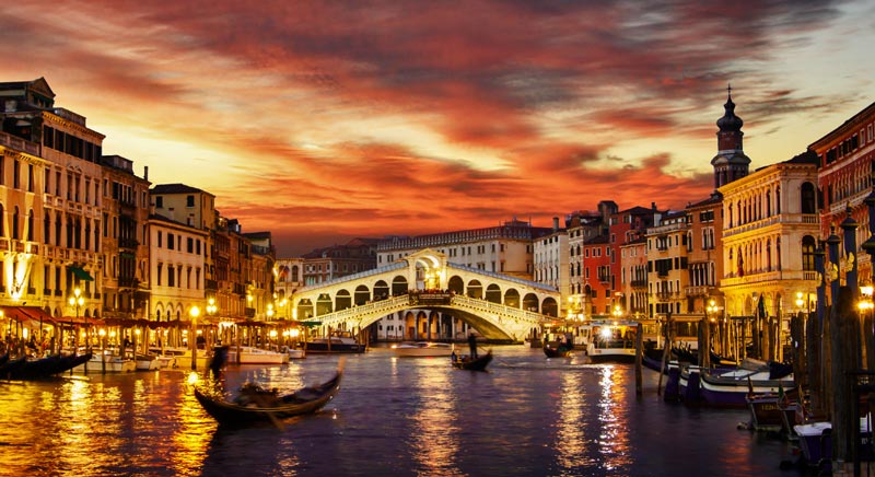 Grand Canal of Venice at night; Photo source: justtravelcover.com; Photographer: Unknown