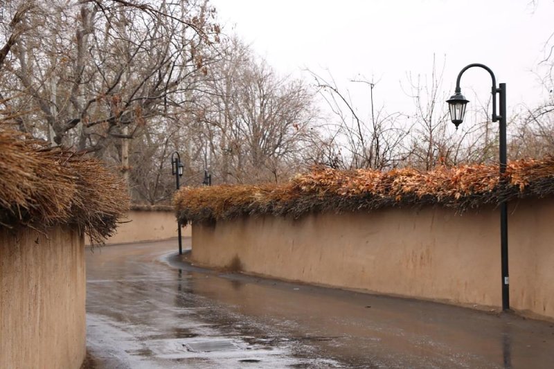 The alleys of the Shiraz plain palace. Source: blog.rahbal.com website; Photographer: Unknown